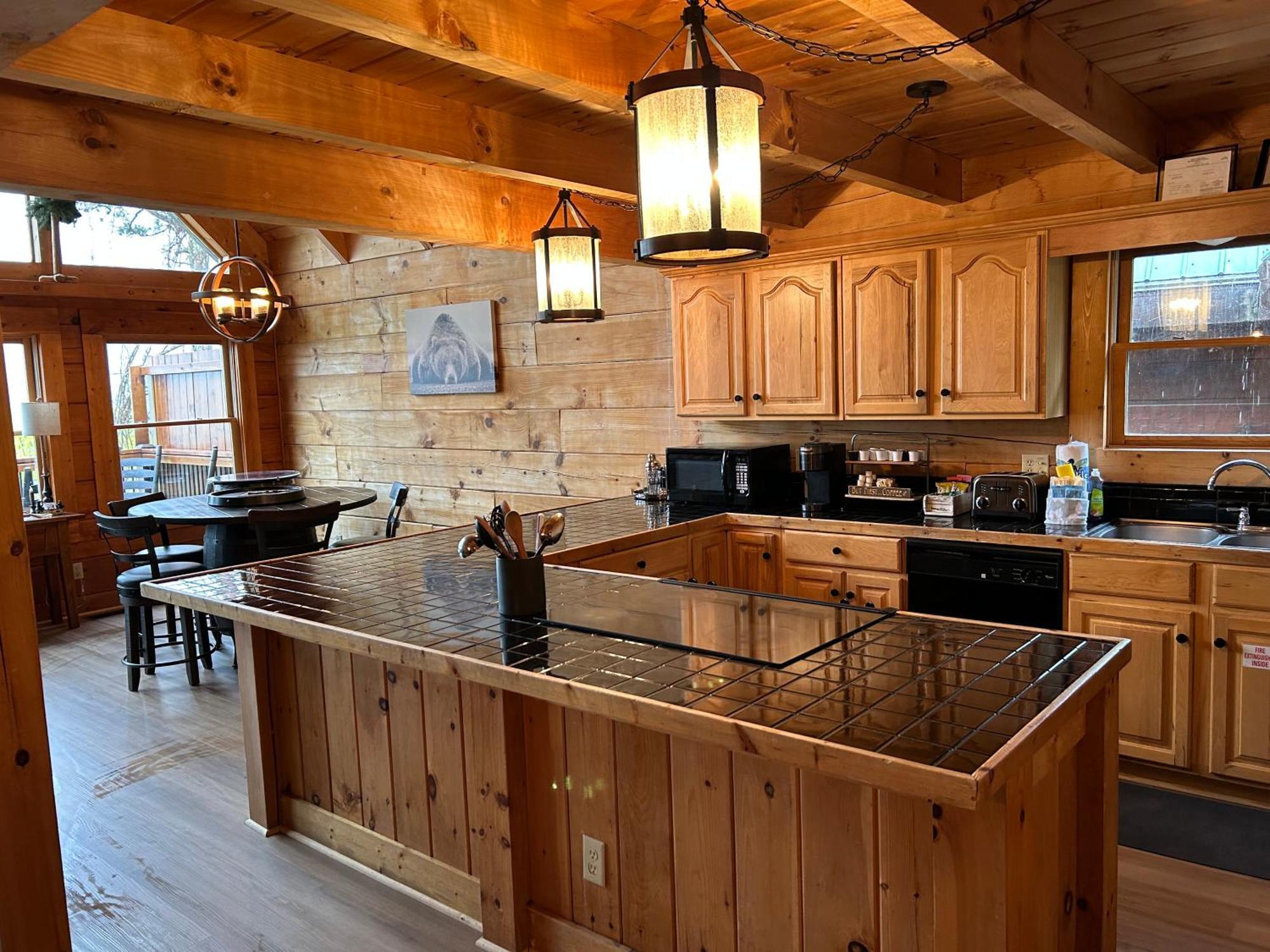 Classy Bear Cabin Gatlinburg Exterior photo